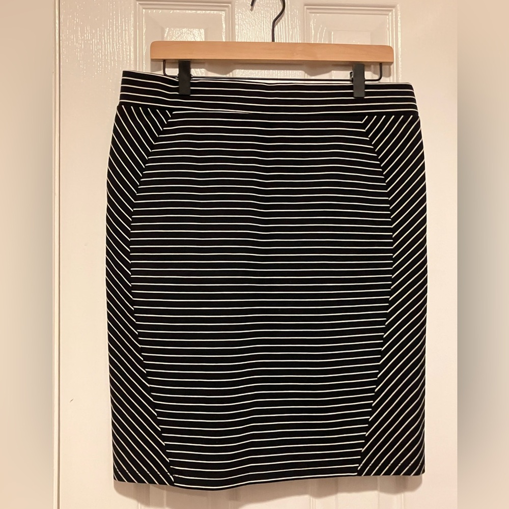 Toad&Co. Transit Skirt size L - Picture 2 of 8